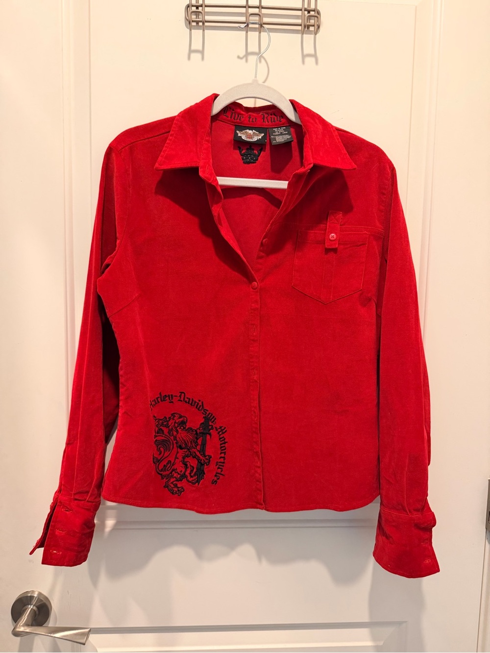 Harley Davidson Womens
Red Pinwale Corduroy
Button Front Lion Shirt Large